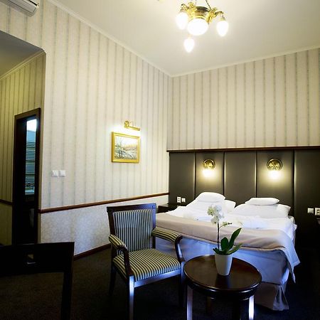 Hotel Golden Eagle Левице Стая снимка