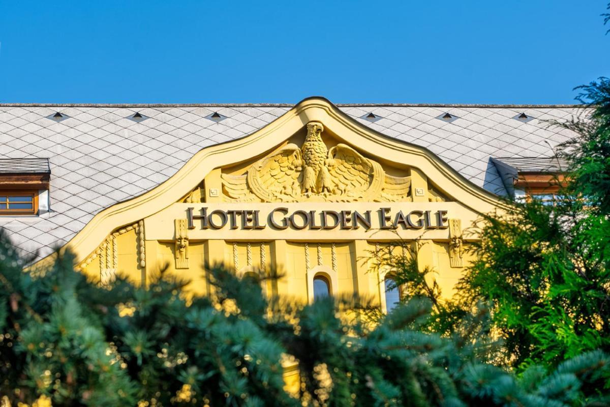 Hotel Golden Eagle Левице Екстериор снимка