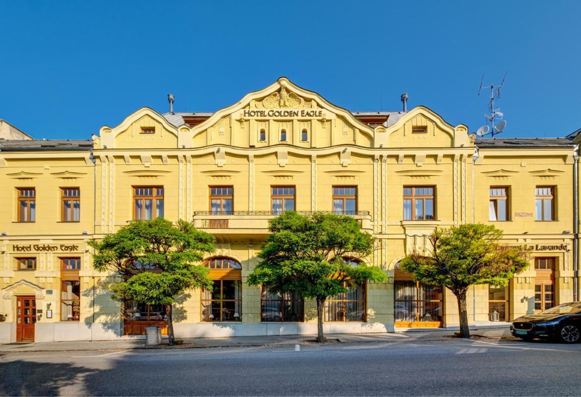 Hotel Golden Eagle Левице Екстериор снимка